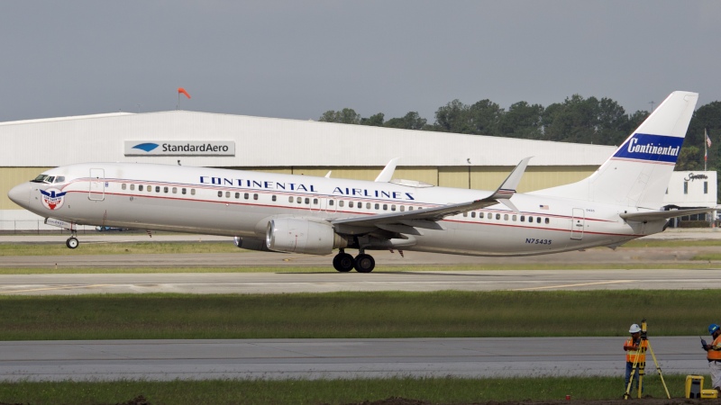 Photo of N75435 - United Airlines Boeing 737-900ER at IAH on AeroXplorer Aviation Database