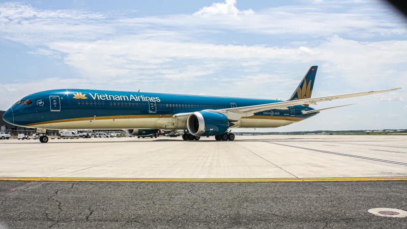Photo of VN-A872 - Vietnam Airlines Boeing 787-10 at IAD on AeroXplorer Aviation Database