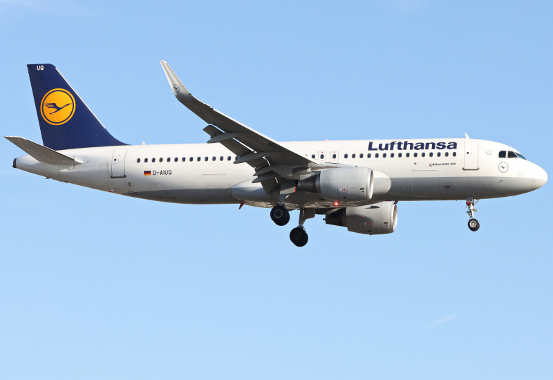 Photo of D-AIUQ - Lufthansa Airbus A320 at LHR on AeroXplorer Aviation Database