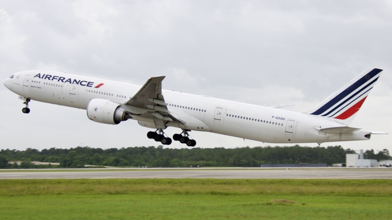 Photo of F-GSQH - Air France Boeing 777-300ER at IAH on AeroXplorer Aviation Database