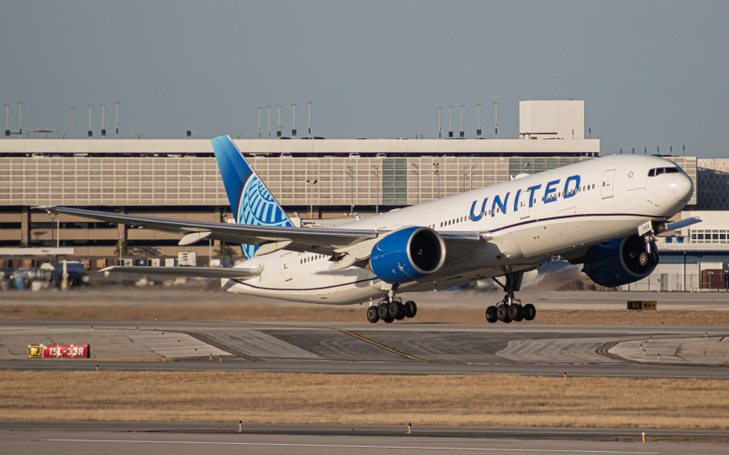 Photo of N77012 - United Airlines Boeing 777-300ER at IAH on AeroXplorer Aviation Database