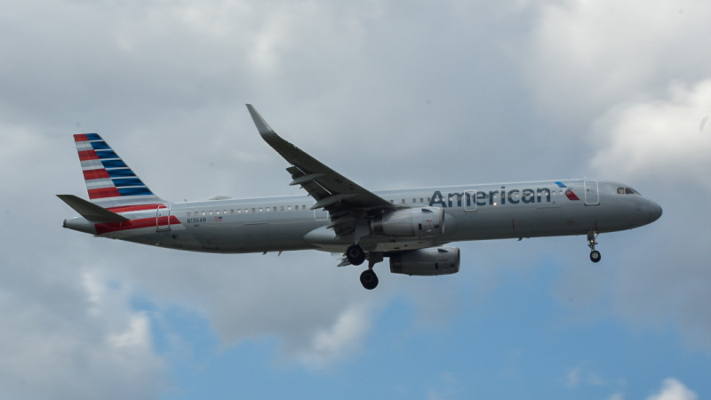 Photo of N904AN - American Airlines Boeing 737-800 at ORD on AeroXplorer Aviation Database