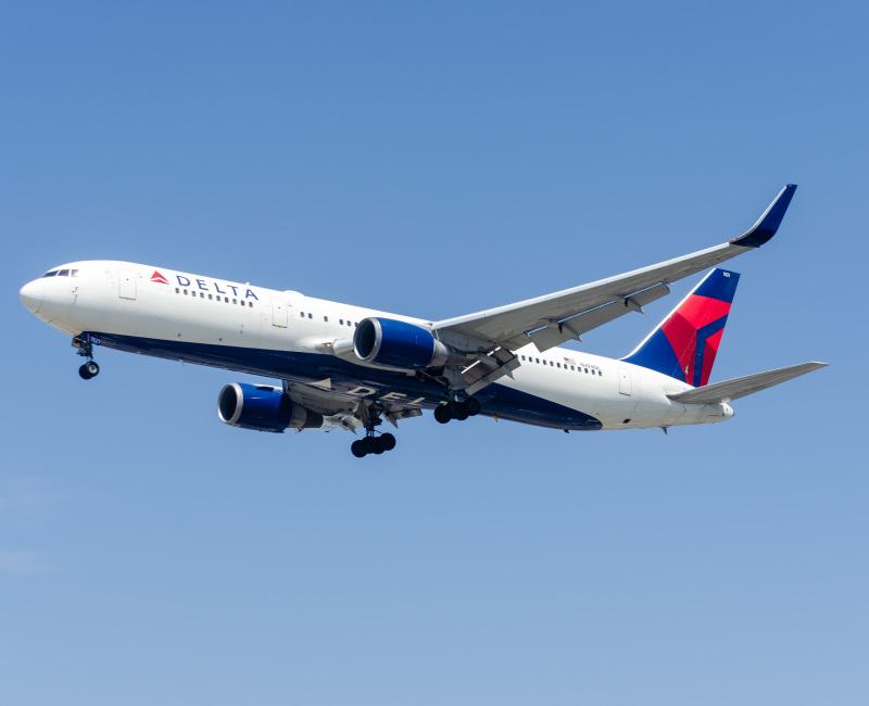 Photo of N394DL - Delta Airlines Boeing 767-300ER at LAX on AeroXplorer Aviation Database