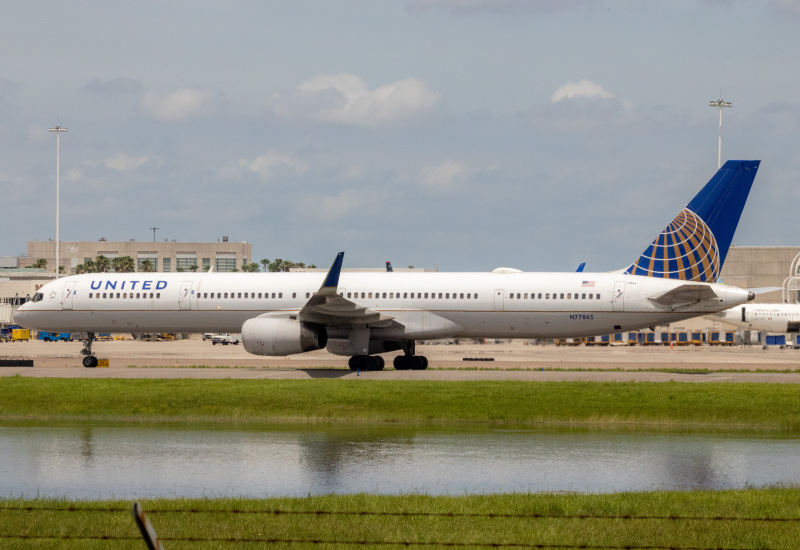 Photo of N77865 - United Airlines Boeing 757-300 at MCO on AeroXplorer Aviation Database