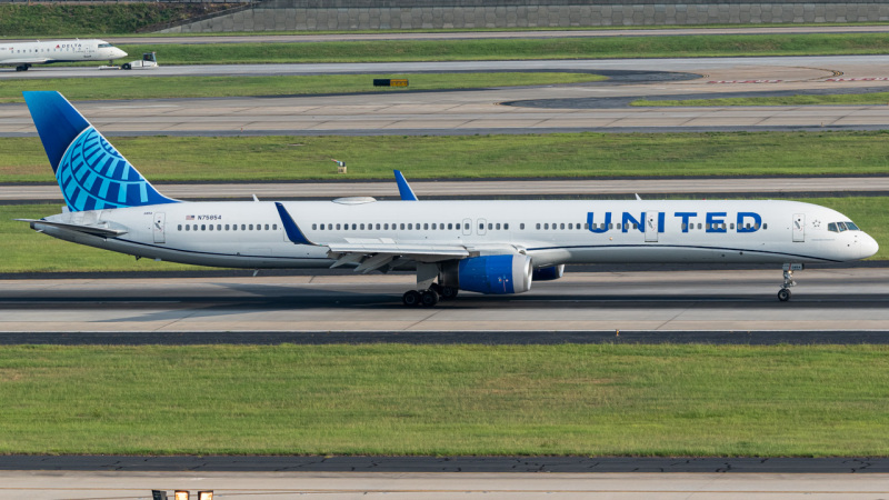 Photo of N75854 - United Airlines Boeing 757-300 at ATL on AeroXplorer Aviation Database