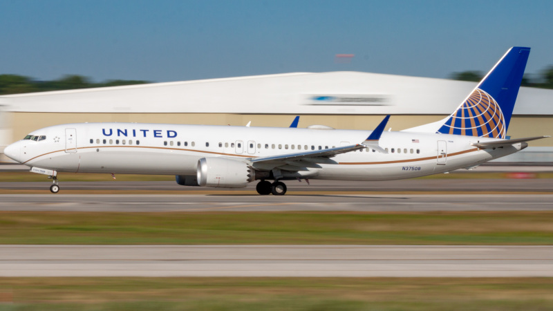 Photo of N37508 - United Airlines Boeing 737 MAX 9 at IAH on AeroXplorer Aviation Database