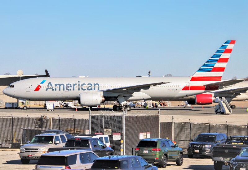 Photo of N762AN - American Airlines Boeing 777-200ER at BWI on AeroXplorer Aviation Database