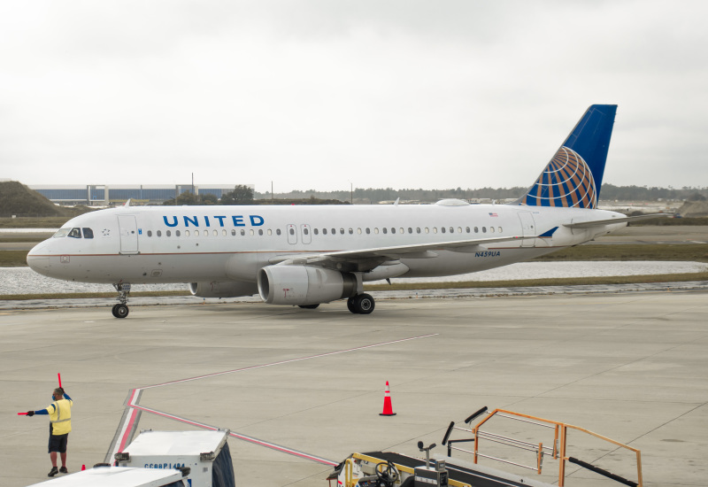 Photo of N459UA - United Airlines Airbus A320 at MCO on AeroXplorer Aviation Database