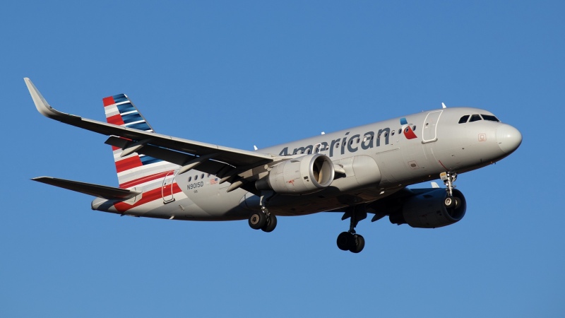 Photo of N9015D - American Airlines Airbus A319 at CLT on AeroXplorer Aviation Database