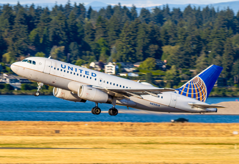 Photo of N850UA - United Airlines Airbus A319 at PDX on AeroXplorer Aviation Database