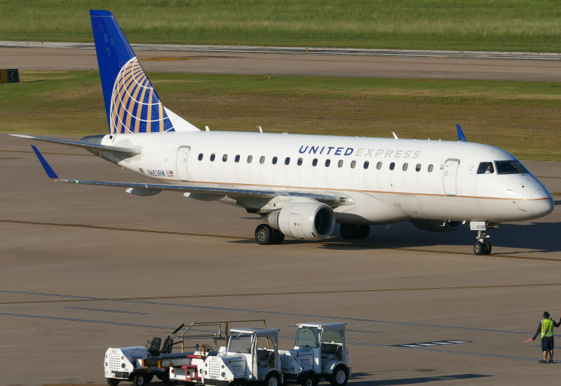 Photo of N653RW - United Airlines Embraer E170 at AUS on AeroXplorer Aviation Database