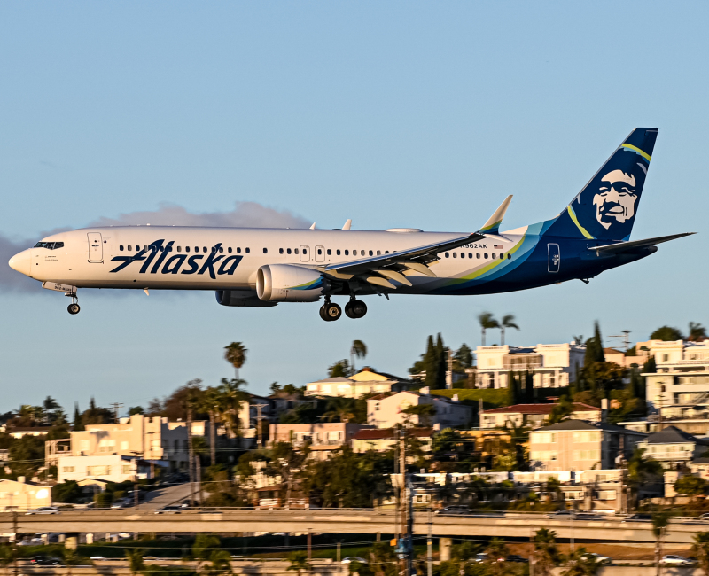 Photo of N962AK - Alaska Airlines Boeing 737 MAX 9 at KSAN on AeroXplorer Aviation Database