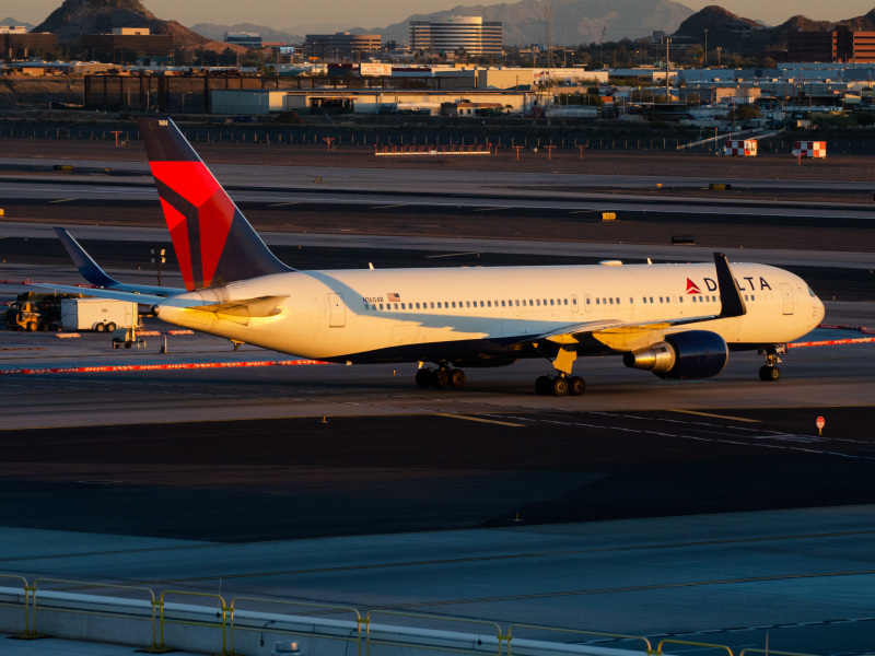 Photo of N1604R - Delta Airlines Boeing 767-300ER at PHX on AeroXplorer Aviation Database
