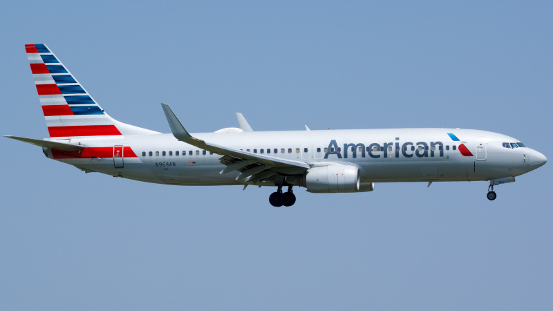 Photo of N964AN - American Airlines Boeing 737-800 at ORD on AeroXplorer Aviation Database