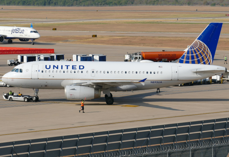 Photo of N895UA - United Airlines Airbus A319 at AUS on AeroXplorer Aviation Database