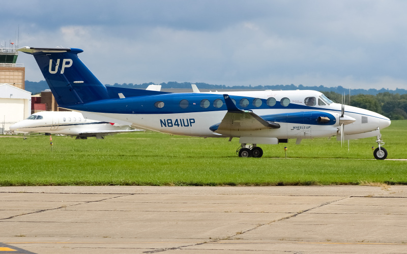 Photo of N841UP - Wheels Up Beechcraft King Air 350 at LUK on AeroXplorer Aviation Database