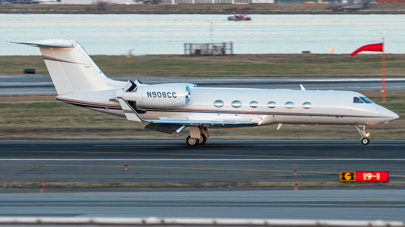 Photo of N908CC - PRIVATE Gulfstream G450 at DCA on AeroXplorer Aviation Database