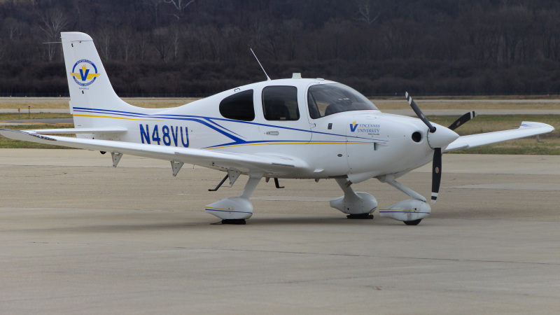 Photo of N48VU - PRIVATE Cirrus SR-22 at LUK on AeroXplorer Aviation Database