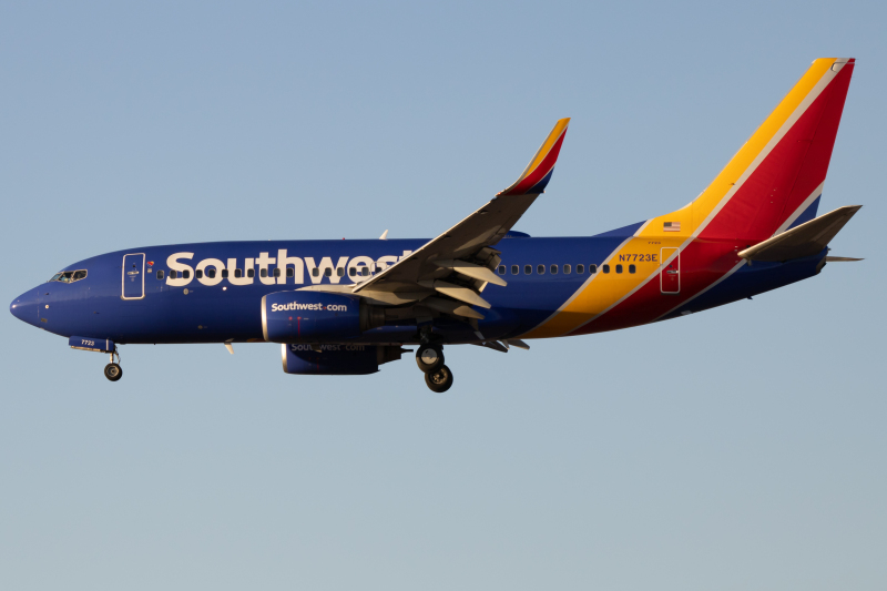 Photo of N7723E - Southwest Airlines Boeing 737-700 at PHX on AeroXplorer Aviation Database