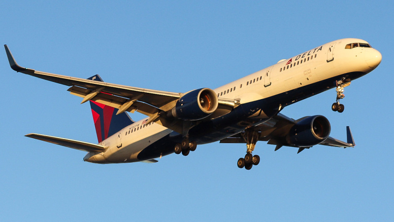 Photo of N722TW - Delta Airlines Boeing 757-200 at BOS on AeroXplorer Aviation Database
