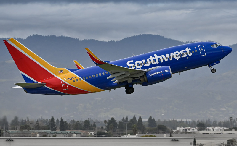 Photo of N212WN - Southwest Airlines Boeing 737-700 at SJC on AeroXplorer Aviation Database