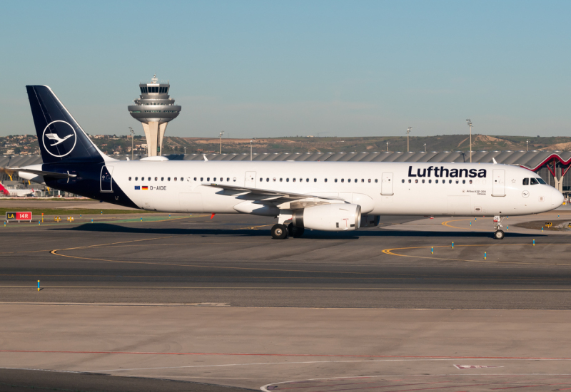 Photo of D-AIDE - Lufthansa Airbus A321-200 at MAD on AeroXplorer Aviation Database