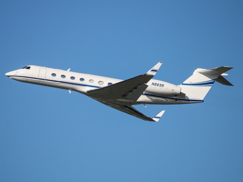 Photo of N865R - PRIVATE Gulfstream G550 at BWI on AeroXplorer Aviation Database