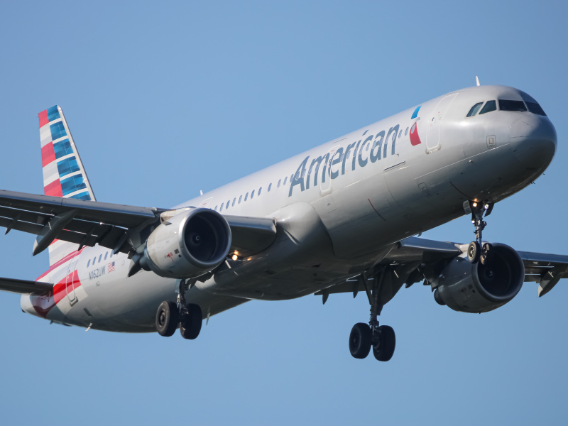 Photo of N162UW - American Airlines Airbus A321-200 at BWI on AeroXplorer Aviation Database