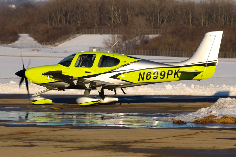 Photo of N699PK - PRIVATE  Cirrus SR-22 at LUK on AeroXplorer Aviation Database