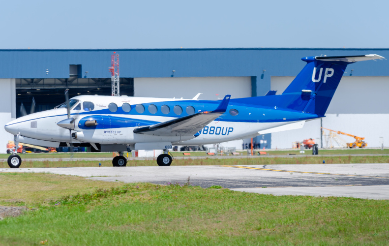 Photo of N880UP - Wheels Up Beechcraft King Air 350 at PNS on AeroXplorer Aviation Database