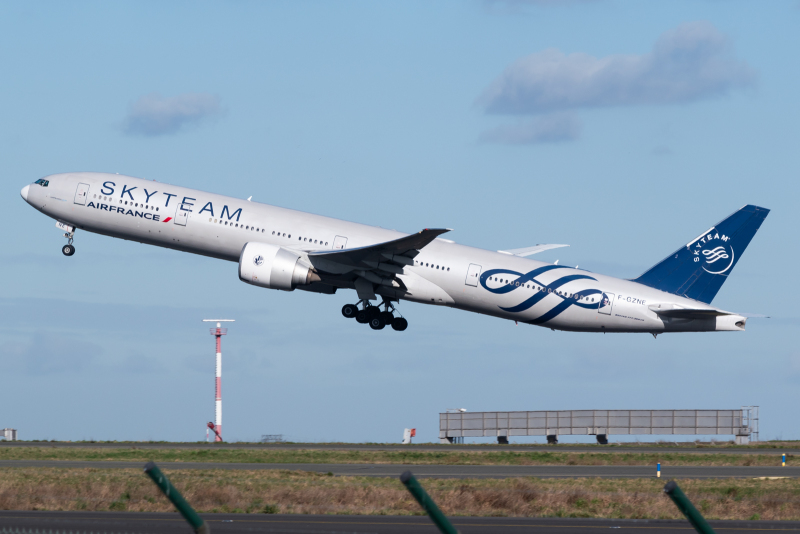 Photo of F-GZNE - Air France Boeing 777-300ER at CDG on AeroXplorer Aviation Database