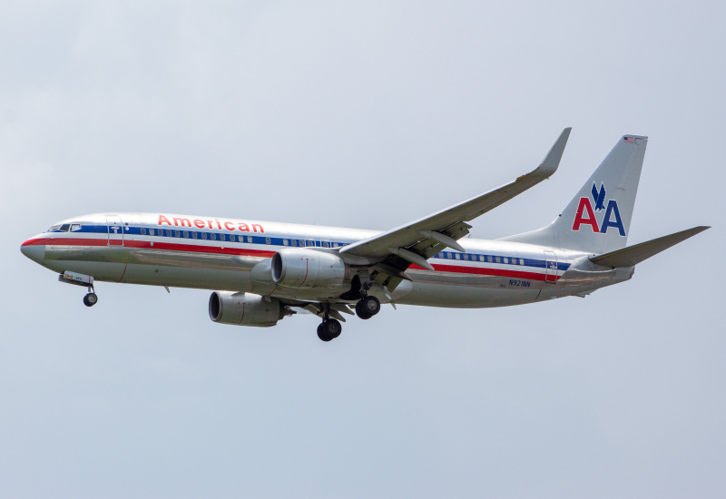 Photo of N921NN - American Airlines Boeing 737-800 at MCO on AeroXplorer Aviation Database