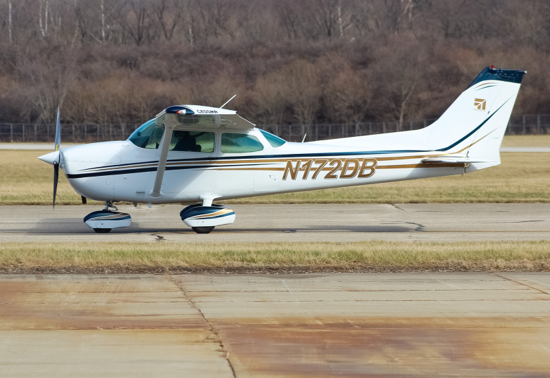 Photo of N172DB - PRIVATE  Cessna 172 at LUK on AeroXplorer Aviation Database