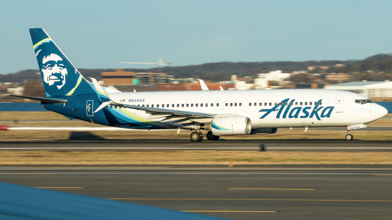 Photo of N524AS - Alaska Airlines Boeing 737-800 at DCA on AeroXplorer Aviation Database