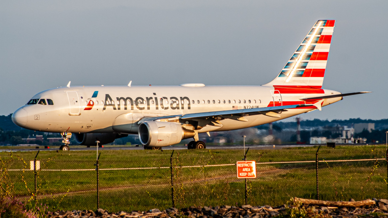 Photo of N724UW - American Airlines Airbus A319 at DCA on AeroXplorer Aviation Database