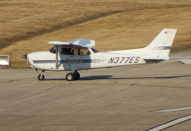 Photo of N377ES - PRIVATE Cessna 172 at LUK on AeroXplorer Aviation Database