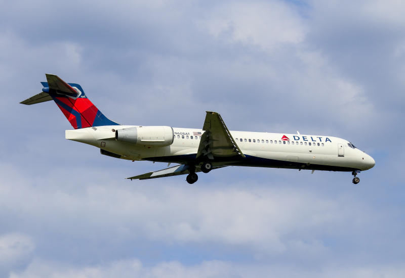 Photo of N608AT - Delta Airlines Boeing 717-200 at IAD on AeroXplorer Aviation Database