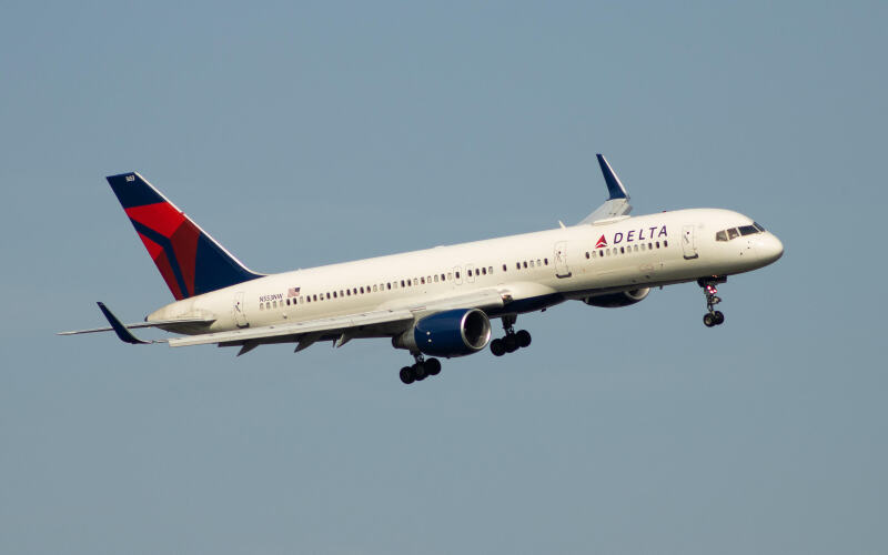 Photo of N553NW - Delta Airlines Boeing 757-200 at DCA on AeroXplorer Aviation Database