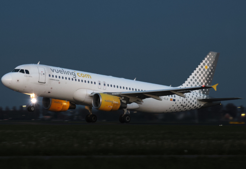 Photo of FC-HLB - Vueling Airbus A320 at AMS on AeroXplorer Aviation Database