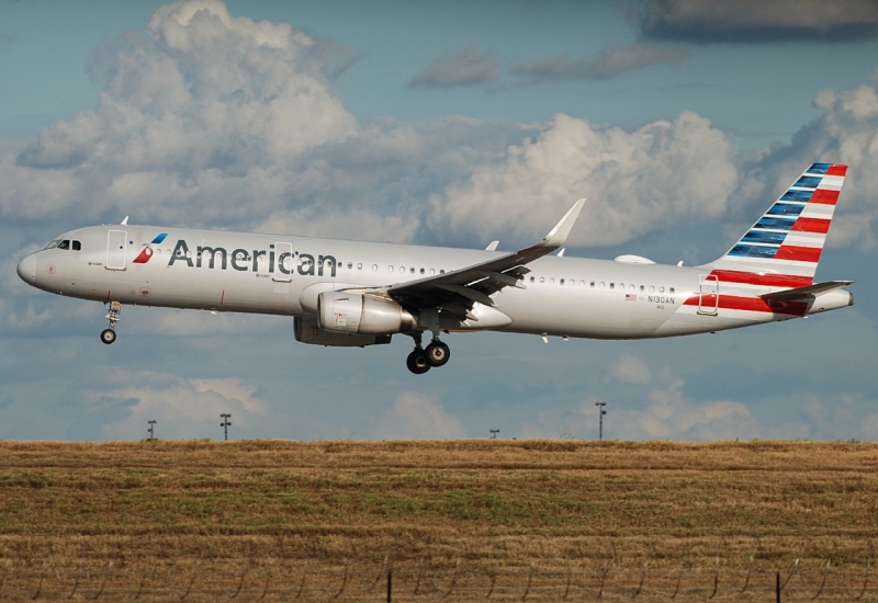 Photo of N130AN - American Airlines Airbus A321-200 at DFW on AeroXplorer Aviation Database