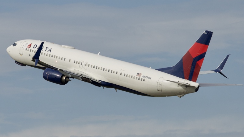 Photo of N889DN - Delta Airlines Boeing 737-900ER at IAH on AeroXplorer Aviation Database