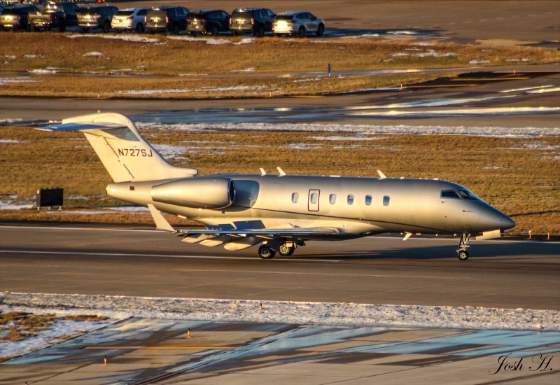 Photo of N727SJ - PRIVATE Bombardier Challenger 300 at DAL on AeroXplorer Aviation Database