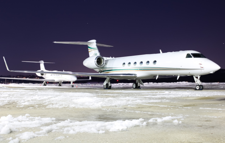 Photo of N215BB - PRIVATE  Gulfstream G550 at LUK on AeroXplorer Aviation Database