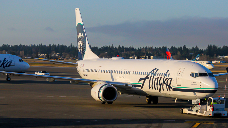 Photo of N433AS - Alaska Airlines Boeing 737-900ER at SEA on AeroXplorer Aviation Database