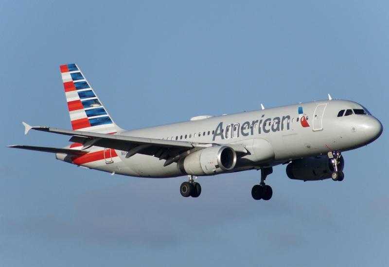 Photo of N680AW - American Airlines Airbus A320 at MCO on AeroXplorer Aviation Database