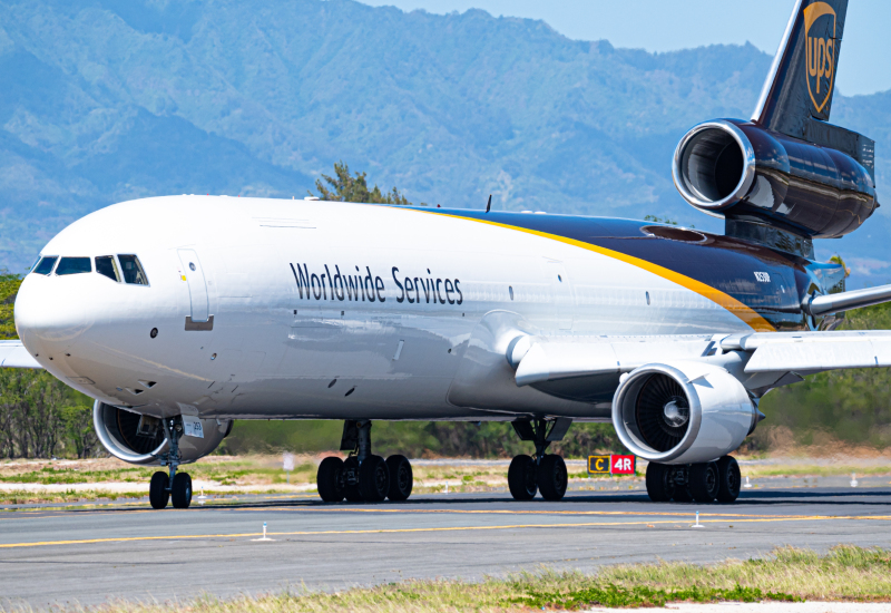 Photo of N253UP - United Parcel Service McDonnell Douglas MD-11F at HNL on AeroXplorer Aviation Database