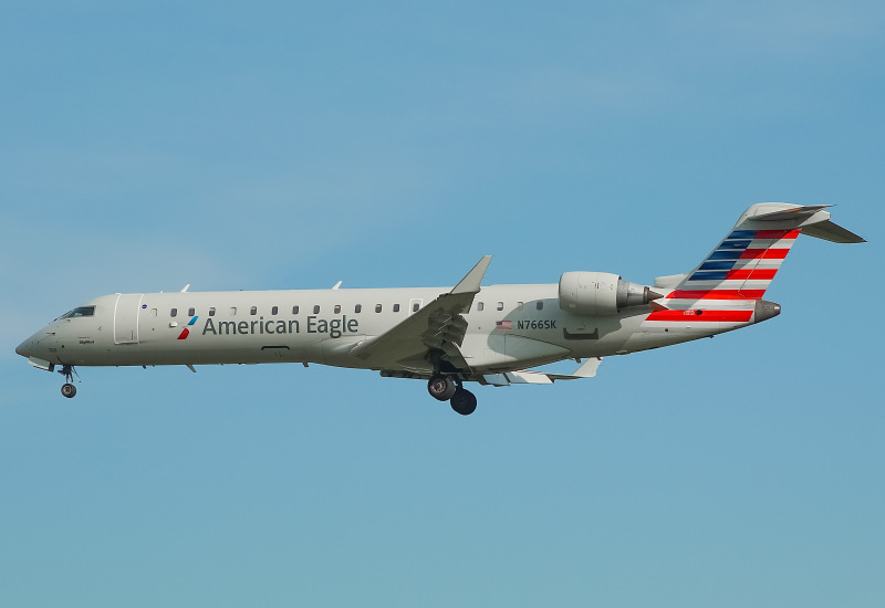 Photo of N766SK - American Airlines Mitsubishi CRJ-700 at MKE on AeroXplorer Aviation Database