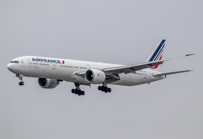 Photo of F-GSQL - Air France Boeing 777-328ER at LAX on AeroXplorer Aviation Database