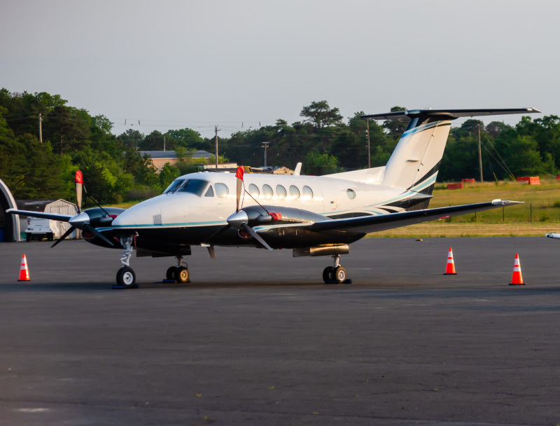 Photo of N919RE - PRIVATE Beechcraft King Air 200 at ACY on AeroXplorer Aviation Database