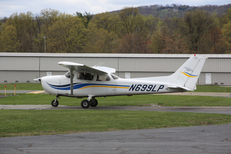 Photo of N699LP - PRIVATE Cessna 172 at N07 on AeroXplorer Aviation Database